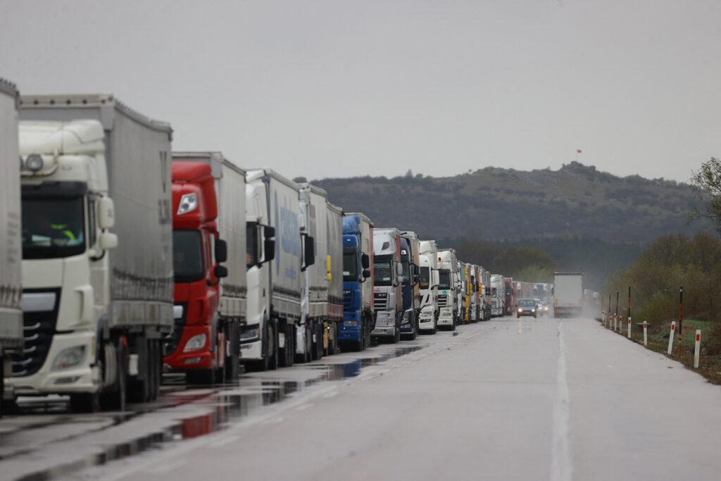 doi-aliati-ai-rusilor-construiesc-o-ruta-de-transport-intre-china-si-europa-care-ocoleste-rusia