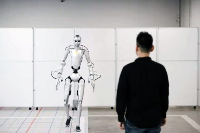 video-|-nvidia-lanseaza-robotul-umanoid-pentru-cercetatori.-isaac-gr00t-are-maini-cu-cinci-degete,-creier-ai-si-senzori