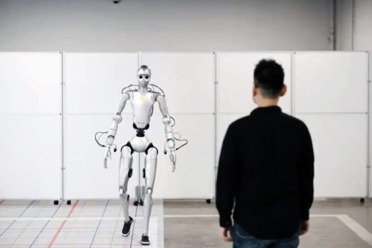video-|-nvidia-lanseaza-robotul-umanoid-pentru-cercetatori.-isaac-gr00t-are-maini-cu-cinci-degete,-creier-ai-si-senzori