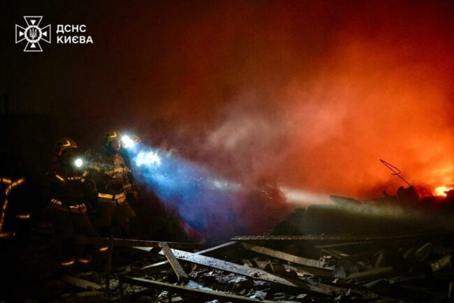 rusia-a-lansat-un-nou-atac-aerian-masiv-asupra-ucrainei.-explozii-si-o-coloana-mare-de-fum,-semnalate-la-kiev
