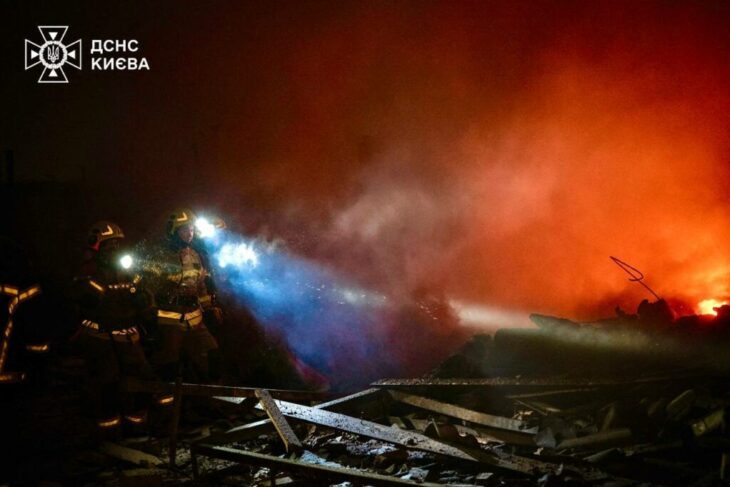rusia-a-lansat-un-nou-atac-aerian-masiv-asupra-ucrainei.-explozii-si-o-coloana-mare-de-fum,-semnalate-la-kiev