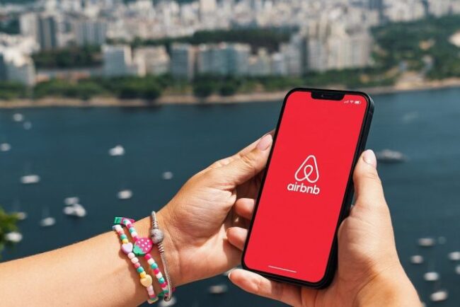 mesajul-la-care-nu-trebuie-sa-raspunzi-dupa-ce-faci-o-rezervare-pe-airbnb.-poti-ramane-fara-bani