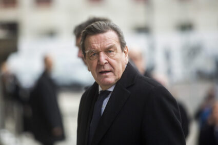 un-jurnalist-rtl-a-dat-peste-gerhard-schroder-intr-un-hotel-din-moscova.-ce-facea-fostul-cancelar-al-germaniei