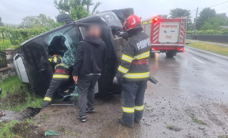 accident-la-suceava,-cu-implicarea-unui-microbuz-din-republica-moldova.-cinci-persoane-au-avut-nevoie-de-ingrijiri-medicale