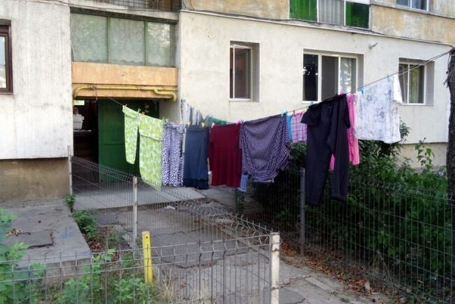 orasele-din-romania-in-care-poti-primi-amenzi-de-pana-la-2.000-de-lei-daca-iti-usuci-rufele-la-exteriorul-cladirii