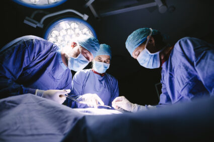 premiera-in-medicina:-un-om-a-primit-trei-organe-de-porc.-ce-s-a-intamplat-dupa-36-de-ore-de-la-transplant