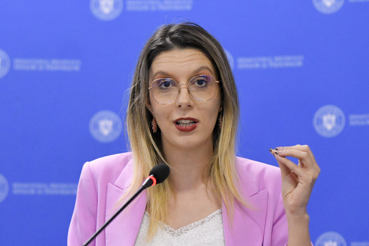 diana-buzoianu-a-depus-un-proiect-de-lege-impotriva-balastierelor-ilegale.-ce-sanctiuni-propune-ministrul-pentru-operatorii-care-incalca-legea