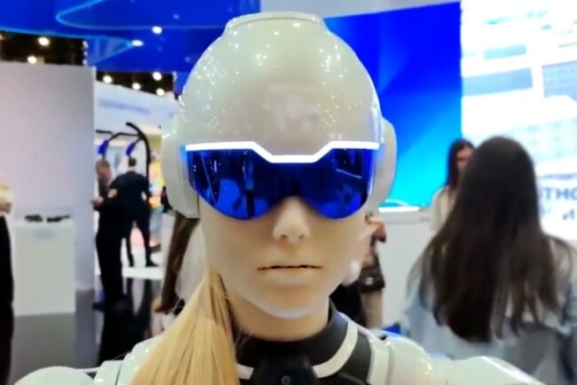 video-|-robotii-prezentati-ca-mandria-tech-a-rusiei-s-au-facut-de-ras.-umanoizi-care-nu-stiau-cum-ii-cheama-si-fotbalisti-mai-mult-pe-tusa-decat-pe-teren