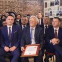 fostul-premier-al-romaniei,-teodor-stolojan,-a-primit-astazi-titlul-de-cetatean-de-onoare-al-judetului-dambovita.-de-ce-i-s-a-acordat-distinctia