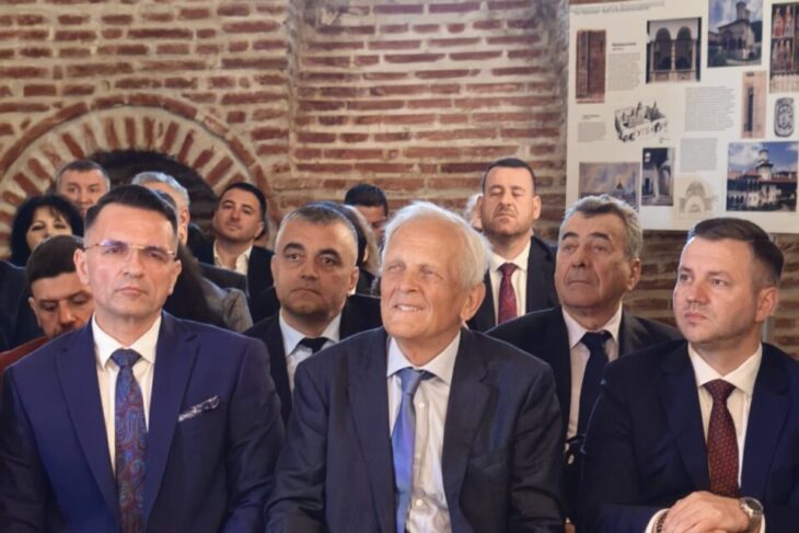 fostul-premier-al-romaniei,-teodor-stolojan,-a-primit-astazi-titlul-de-cetatean-de-onoare-al-judetului-dambovita.-de-ce-i-s-a-acordat-distinctia