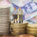 cati-bani-a-reusit-sa-stranga-la-pilonul-ii-un-roman-cu-salariul-mediu-in-18-ani.-din-2027-intra-in-vigoare-reguli-noi