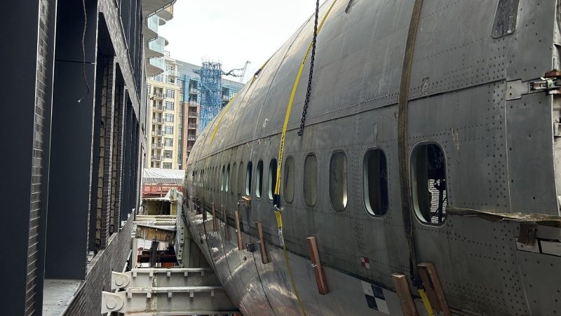 cum-arata-acum-aero1200,-cartierul-unde-un-boeing-747-va-fi-montat-intre-doua-turnuri-uriase