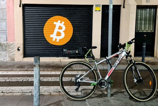 bitcoin-se-prabuseste,-iar-piata-cripto-pierde-trilioane-de-dolari.-legatura-cu-febra-ai