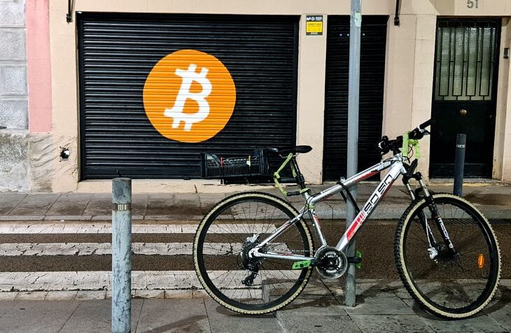 bitcoin-se-prabuseste,-iar-piata-cripto-pierde-trilioane-de-dolari.-legatura-cu-febra-ai