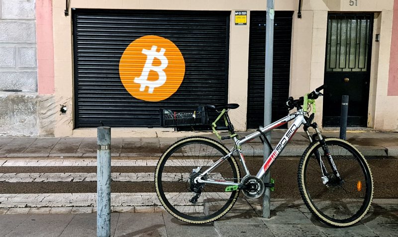 bitcoin-se-prabuseste,-iar-piata-cripto-pierde-trilioane-de-dolari.-legatura-cu-febra-ai