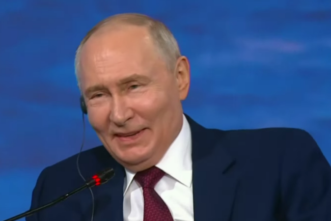 putin-a-inceput-sa-rada,-in-timp-ce-diana-sosoaca-sustinea-ca-romania-nu-are-presedinte-si-ataca-ucraina