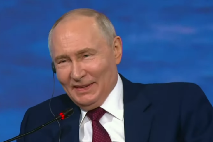 putin-a-inceput-sa-rada,-in-timp-ce-diana-sosoaca-sustinea-ca-romania-nu-are-presedinte-si-ataca-ucraina