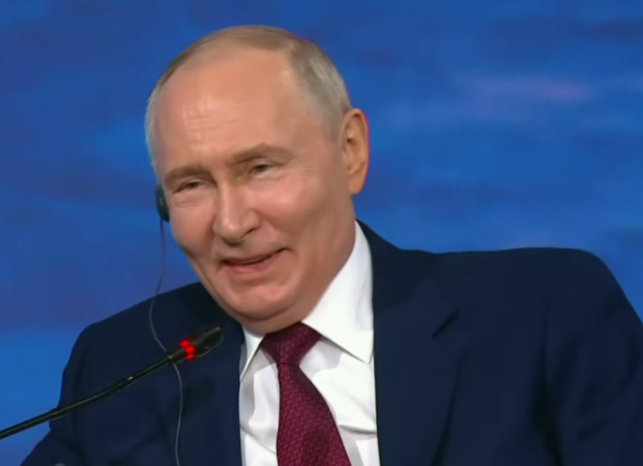 putin-a-inceput-sa-rada,-in-timp-ce-diana-sosoaca-sustinea-ca-romania-nu-are-presedinte-si-ataca-ucraina