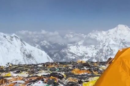 Ghid nepalez crezut mort a povestit cum a supraviețuit șase zile pe Everest