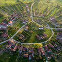 singura-localitate-din-romania-construita-sub-forma-unui-cerc-perfect.-locul-misterios-unde-toate-strazile-duc-in-acelasi-punct