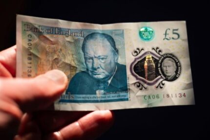 churchill,-jane-austen-si-alan-turing-dispar-de-pe-bancnotele-britanice.-controversa-cu-personalitati-divizive-si-explicatia-bancii-angliei