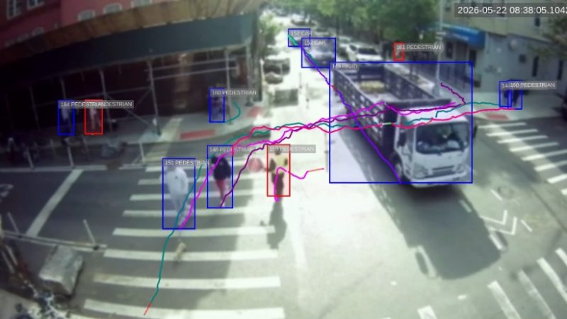 orasul-care-instaleaza-sute-de-senzori-inteligenti-pe-strazi.-ce-pot-detecta-si-de-ce-starnesc-dezbateri-despre-supraveghere