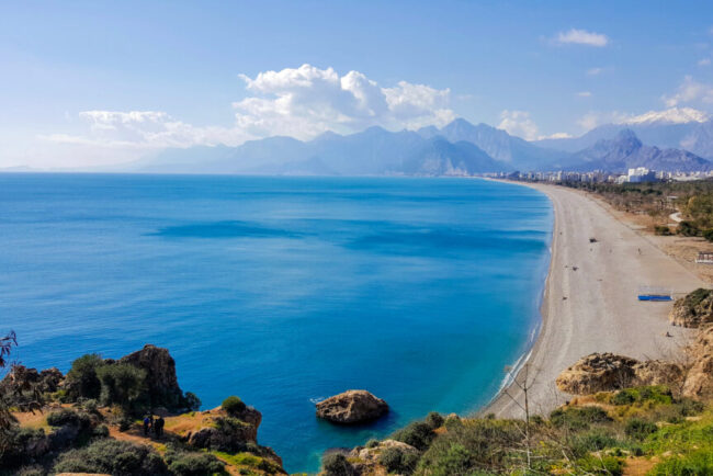 lovitura-pentru-fumatori-intr-o-destinatie-preferata-de-romani.-fumatul,-interzis-pe-plaja
