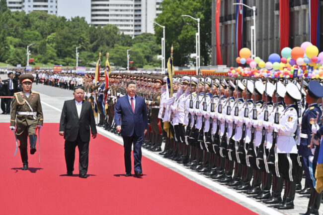 xi-jinping-si-kim-jong-un-promit-intarirea-relatiilor-china-coreea-de-nord-la-summitul-de-la-phenian