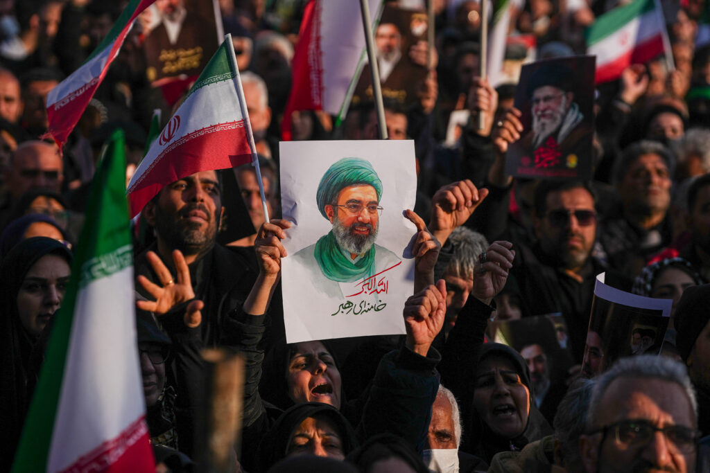 cum-reuseste-iranul-sa-evite-colapsul-economic-in-ciuda-inflatiei-de-77%,-sanctiunilor-si-razboiului