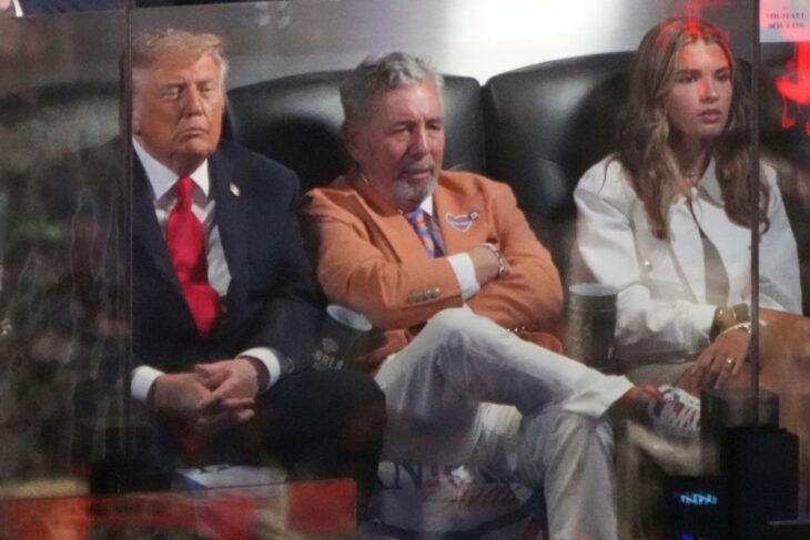 donald-trump,-huiduit-de-toata-sala-la-finala-nba.-imaginile-cu-presedintele-sua-dormind-in-loja-s-au-viralizat