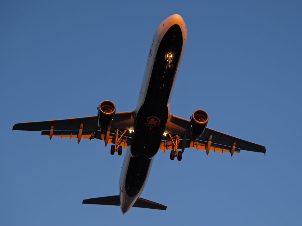 un-fost-pilot-al-air-canada-ar-fi-pilotat-aeronave-timp-de-16-ani-fara-sa-detina-licenta