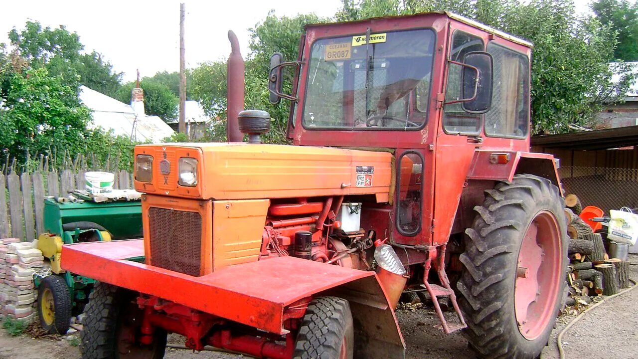 regele-parcului-auto-ra-apps,-un-tractor-utb-u650-model-de-colectie-1988,-campion-la-discuit-in-panta.-regia-etaleaza-colectia-de-stat