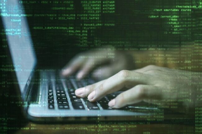 casa-goala,-wi-fi-aprins:-greseala-banala-care-iti-poate-transforma-locuinta-in-tinta-pentru-hackeri-cand-pleci-in-vacanta