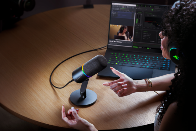 razer-lanseaza-seiren-v3-pro,-microfonul-care-promite-sunet-de-studio-pentru-streameri-si-creatori-de-continut