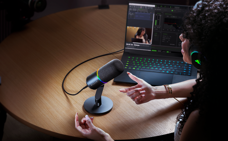 razer-lanseaza-seiren-v3-pro,-microfonul-care-promite-sunet-de-studio-pentru-streameri-si-creatori-de-continut