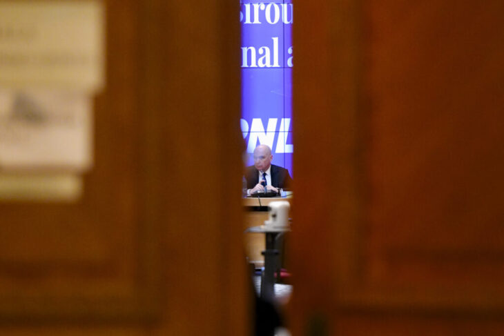 „venim-peste-tine-cu-foc,-te-ardem-ca-pe-porc”.-barbatul-care-l-a-amenintat-pe-ilie-bolojan-si-a-primit-pedeapsa