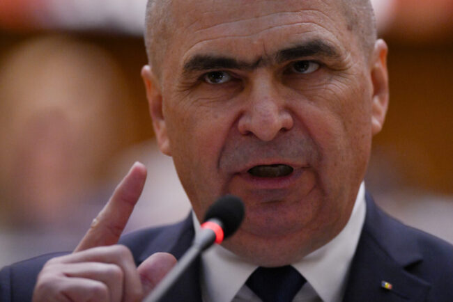un-barbat-a-fost-condamnat-la-inchisoare-dupa-ce-l-a-amenintat-pe-bolojan-pe-facebook.-ce-pedeapsa-a-primit-acesta