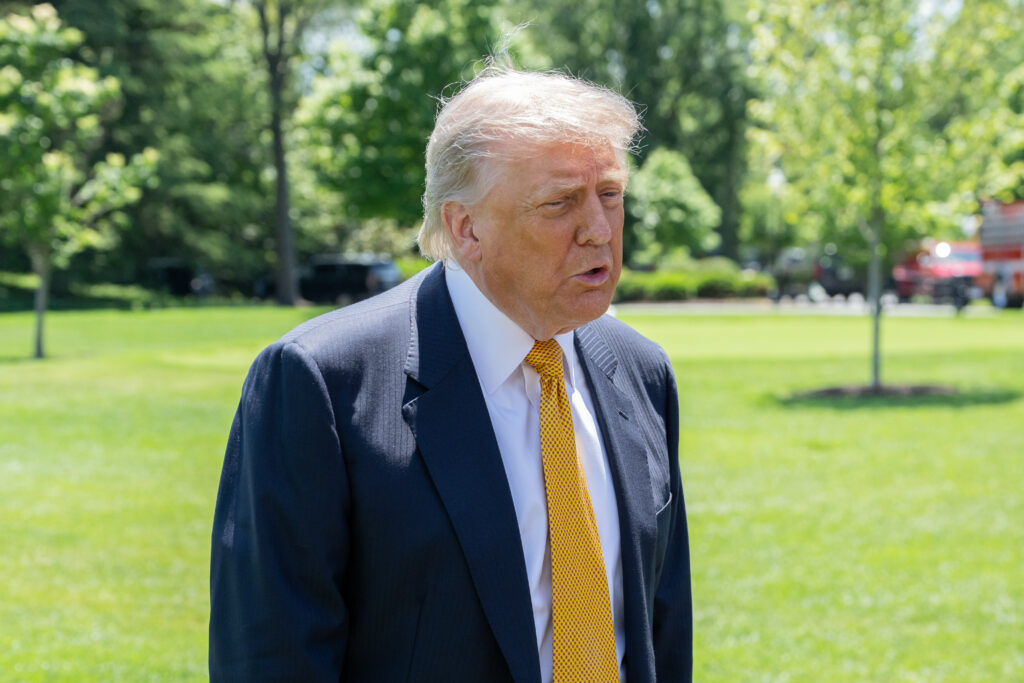 trump-sustine-ca-a-fost-pacalit-de-kurzi:-le-am-dat-arme-si-le-au-pastrat-pentru-ei,-o-rusine