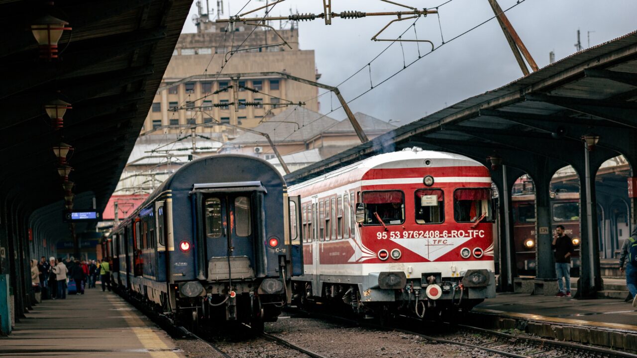 cfr-calatori-lanseaza-trenurile-soarelui-2026.-in-ce-perioada-circula-trenurile