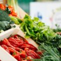 carrefour-opreste-importurile-pentru-rosii,-cirese-si-legume-de-sezon.-ce-gasesti-acum-pe-rafturi,-direct-de-la-fermierii-romani
