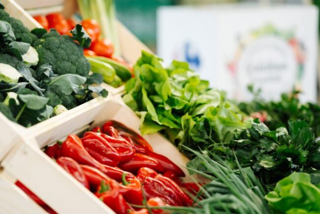 carrefour-opreste-importurile-pentru-rosii,-cirese-si-legume-de-sezon.-ce-gasesti-acum-pe-rafturi,-direct-de-la-fermierii-romani