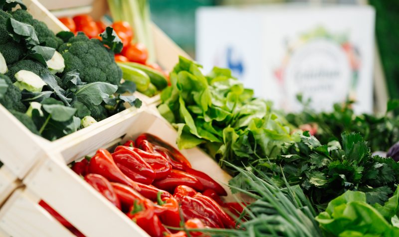 carrefour-opreste-importurile-pentru-rosii,-cirese-si-legume-de-sezon.-ce-gasesti-acum-pe-rafturi,-direct-de-la-fermierii-romani