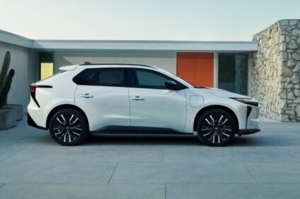 Toyota renunță temporar la un proiect Lexus din cauza costurilor