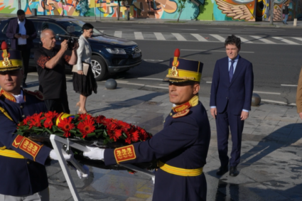 Nicușor Dan a depus o coroană de flori la monumentul victimelor Mineriadei din 1990