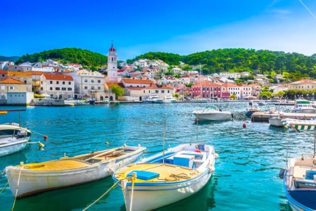cele-mai-frumoase-plaje-din-croatia.-turistii-din-romania-merg-in-numar-din-ce-in-ce-mai-mare-aici