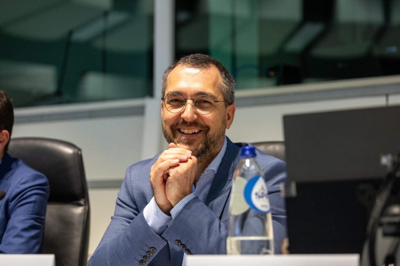vlad-voiculescu-sesizeaza-comisia-europeana-legat-de-hotararea-csm-si-achitarile-din-dosarul-10-august.-nimic-despre-dosarul-vaccinurilor?