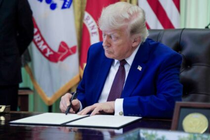 Trump anunță semnarea completă a acordului cu Iranul