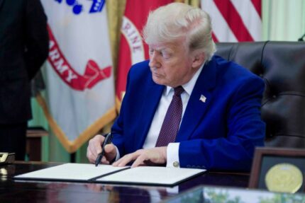 trump-anunta-ca-acordul-cu-iranul-este-semnat-complet.-documentul-ar-urma-sa-fie-publicat-dupa-ceremonia-de-la-geneva
