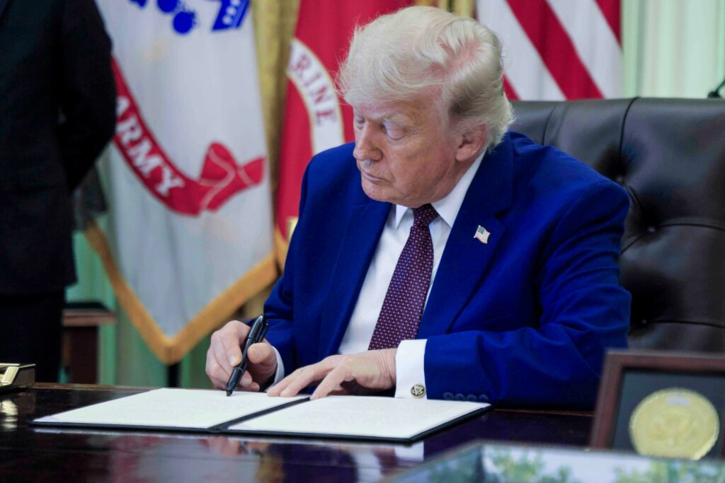 trump-anunta-ca-acordul-cu-iranul-este-semnat-complet.-documentul-ar-urma-sa-fie-publicat-dupa-ceremonia-de-la-geneva
