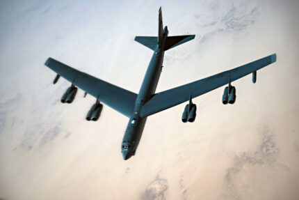 un-bombardier-b-52-s-a-prabusit-dupa-decolare-de-la-o-baza-militara-americana-din-california